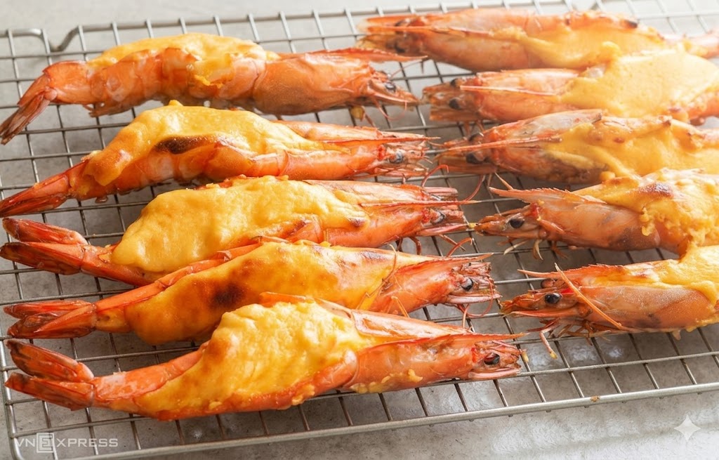 Tôm đang trong lò nướng