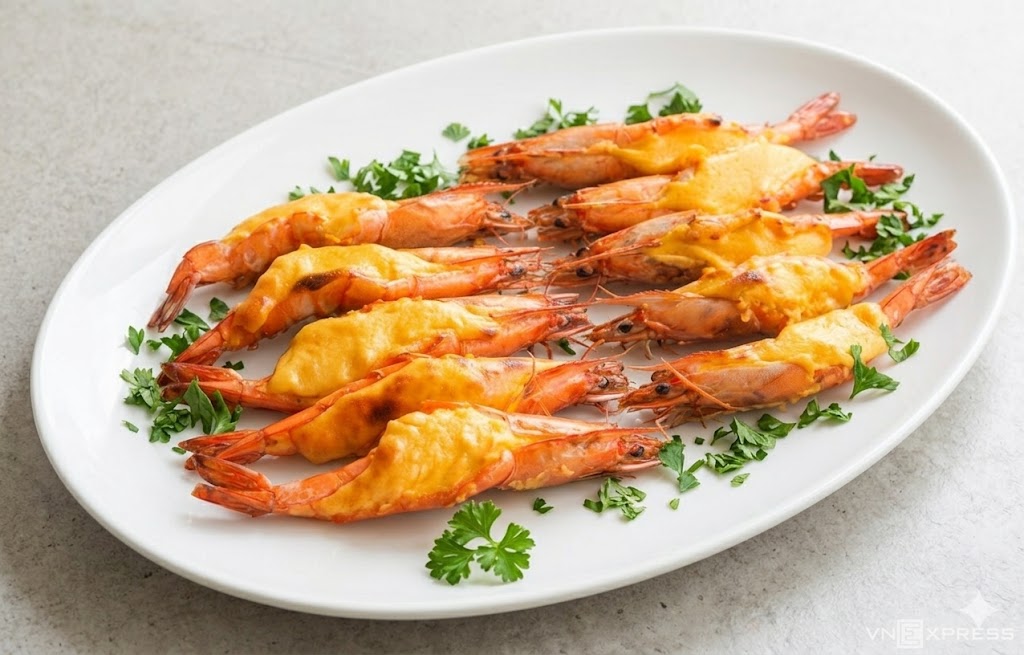 Tôm phomai bỏ lò trên đĩa